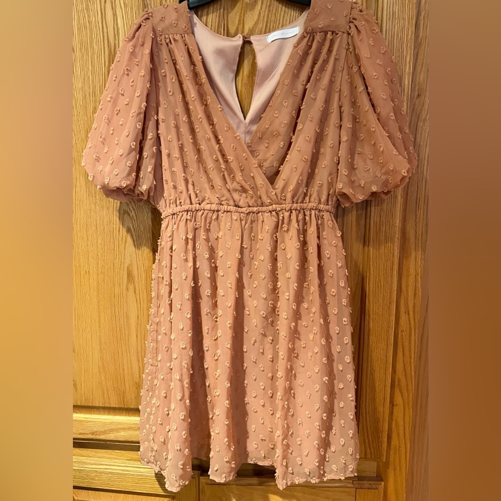 La Femme Pink Swiss Dot V-Neck Short Sleeve Flowy Lined Mini Dress Size Small